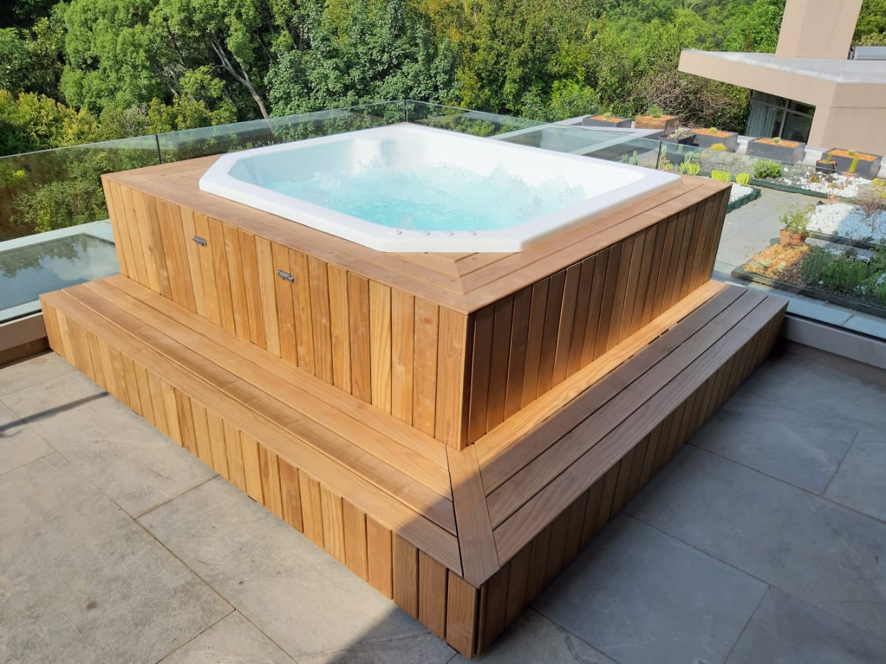 Christelle jacuzzi with wood surround
