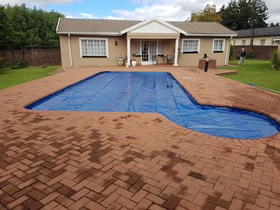 Pool fibreglass re-lining