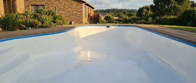 Pool fibreglass re-lining